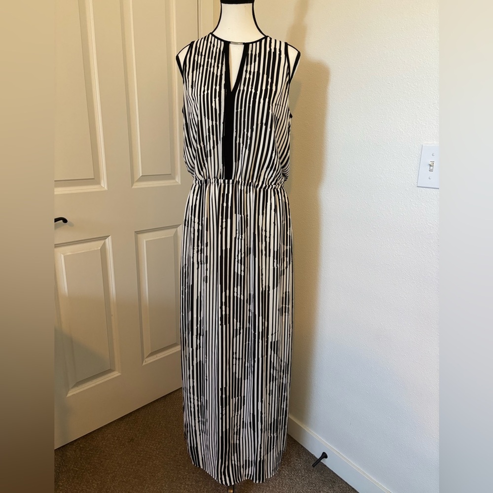 White House Black Market M Maxi Dress